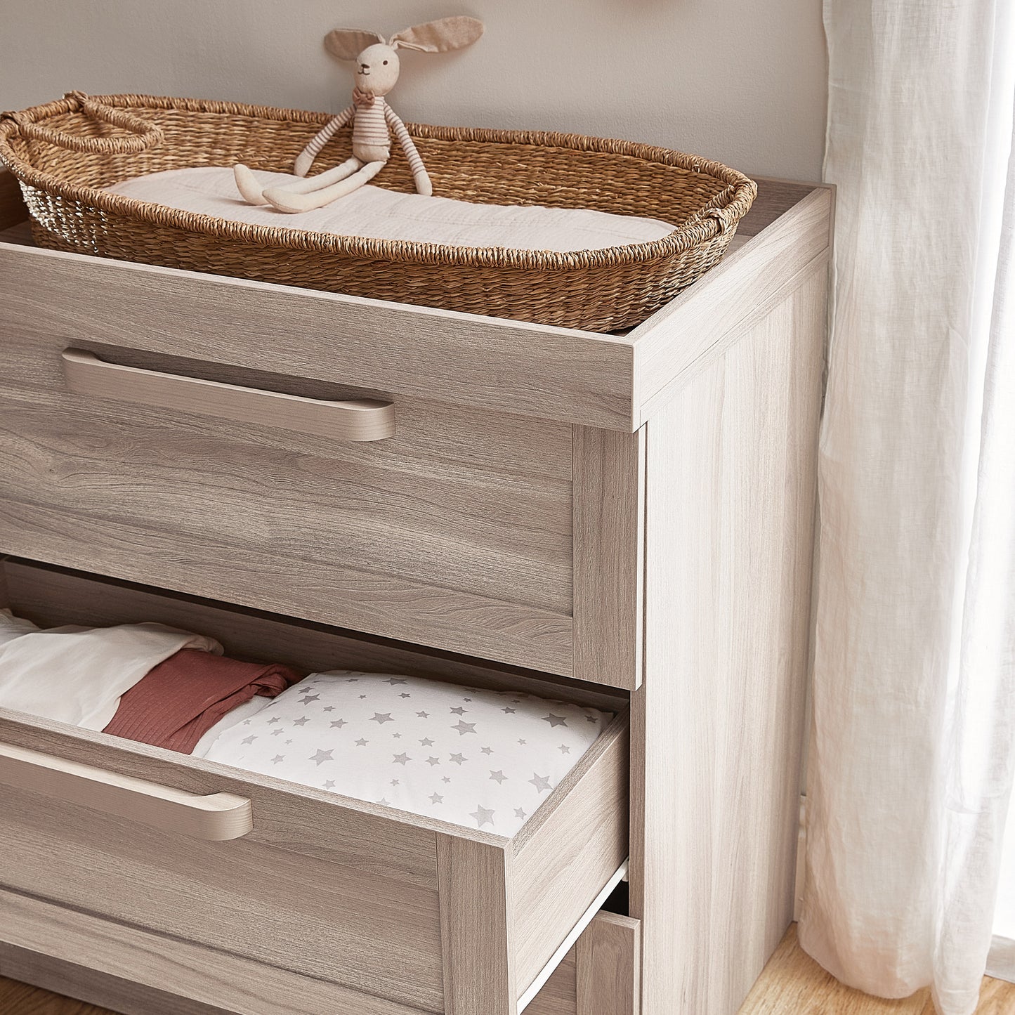 Bromley Oak 2 Piece Nursery Room Set With Mattress & Bedside Crib