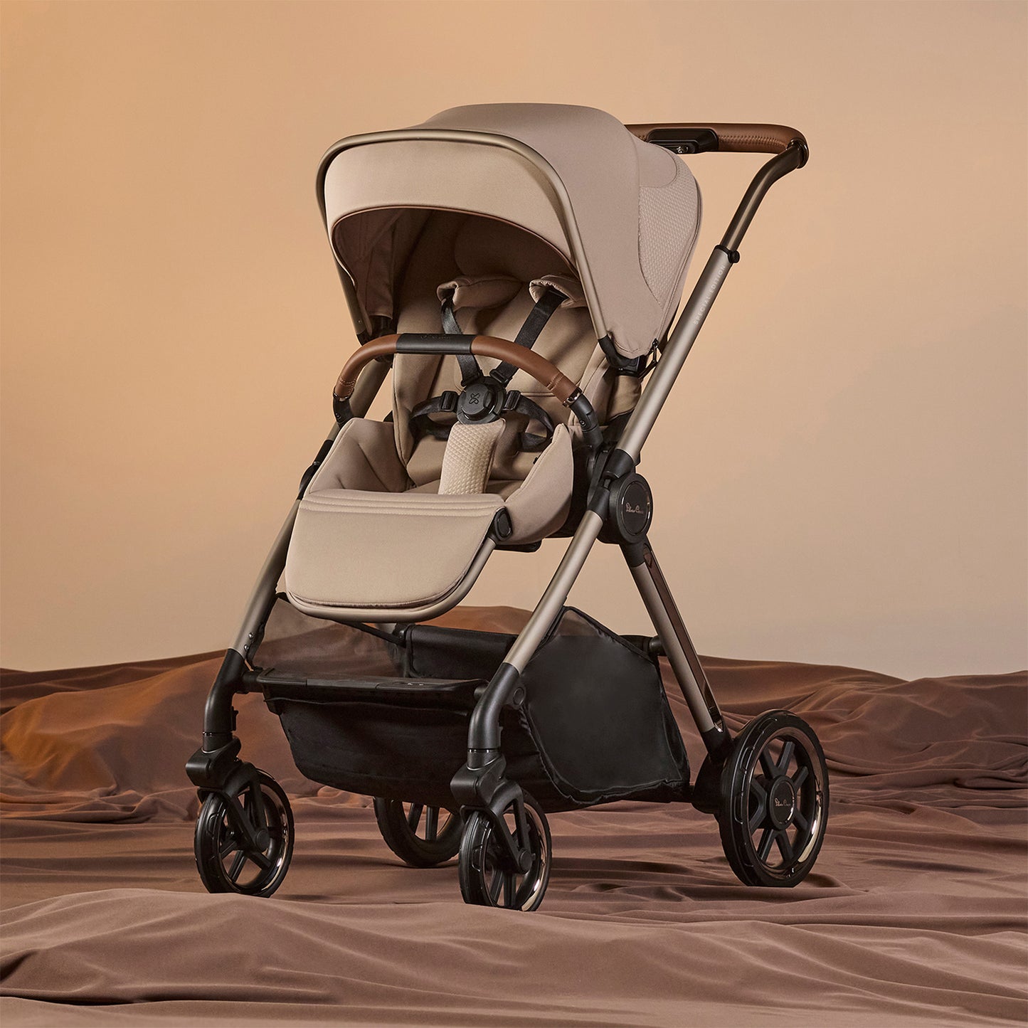 Reef 2 SPECIAL EDITION Frappe Travel System Ultimate 360 Iconic Black Infant Carrier Bundle (11 piece)