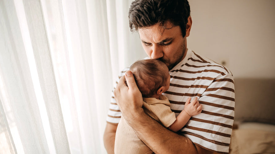 New Dad Survival Guide: How to Manage Sleep, Stress and Newborn Routines