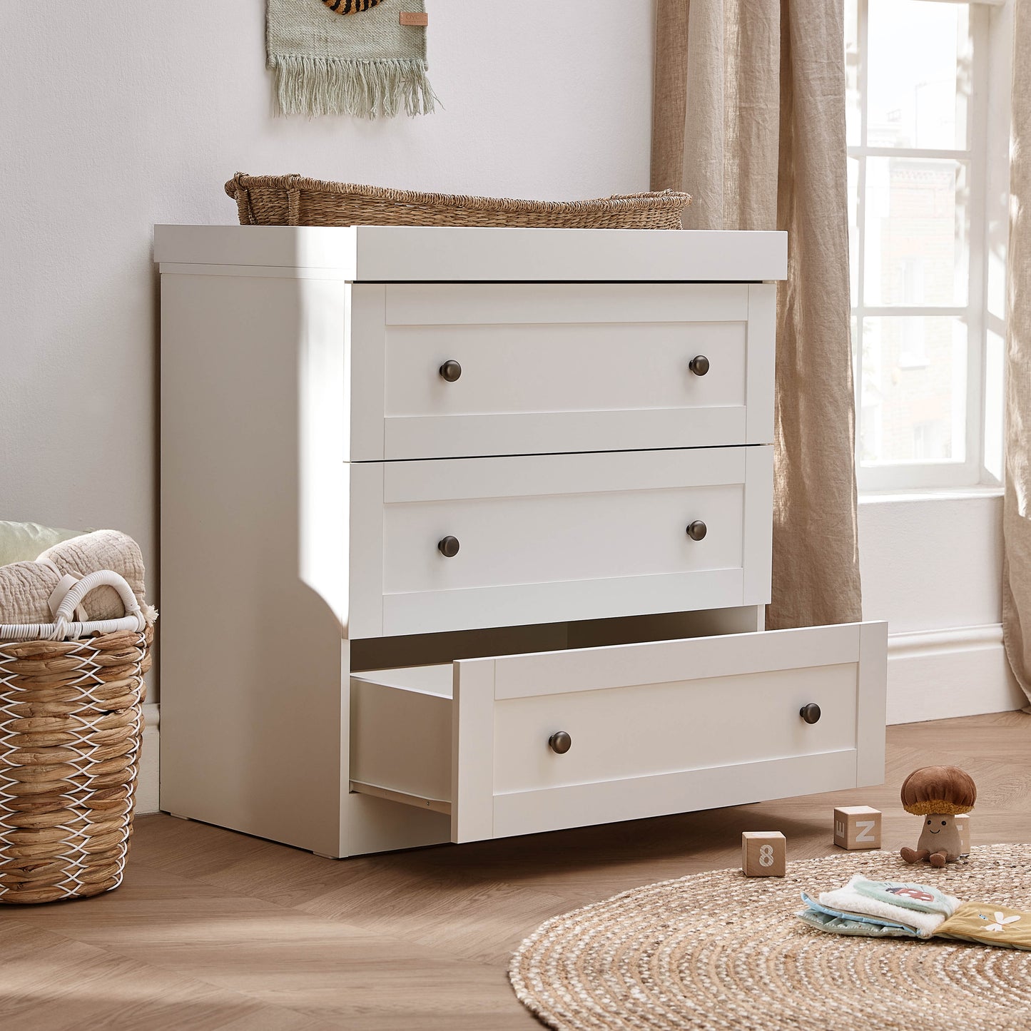 Bromley White Dresser
