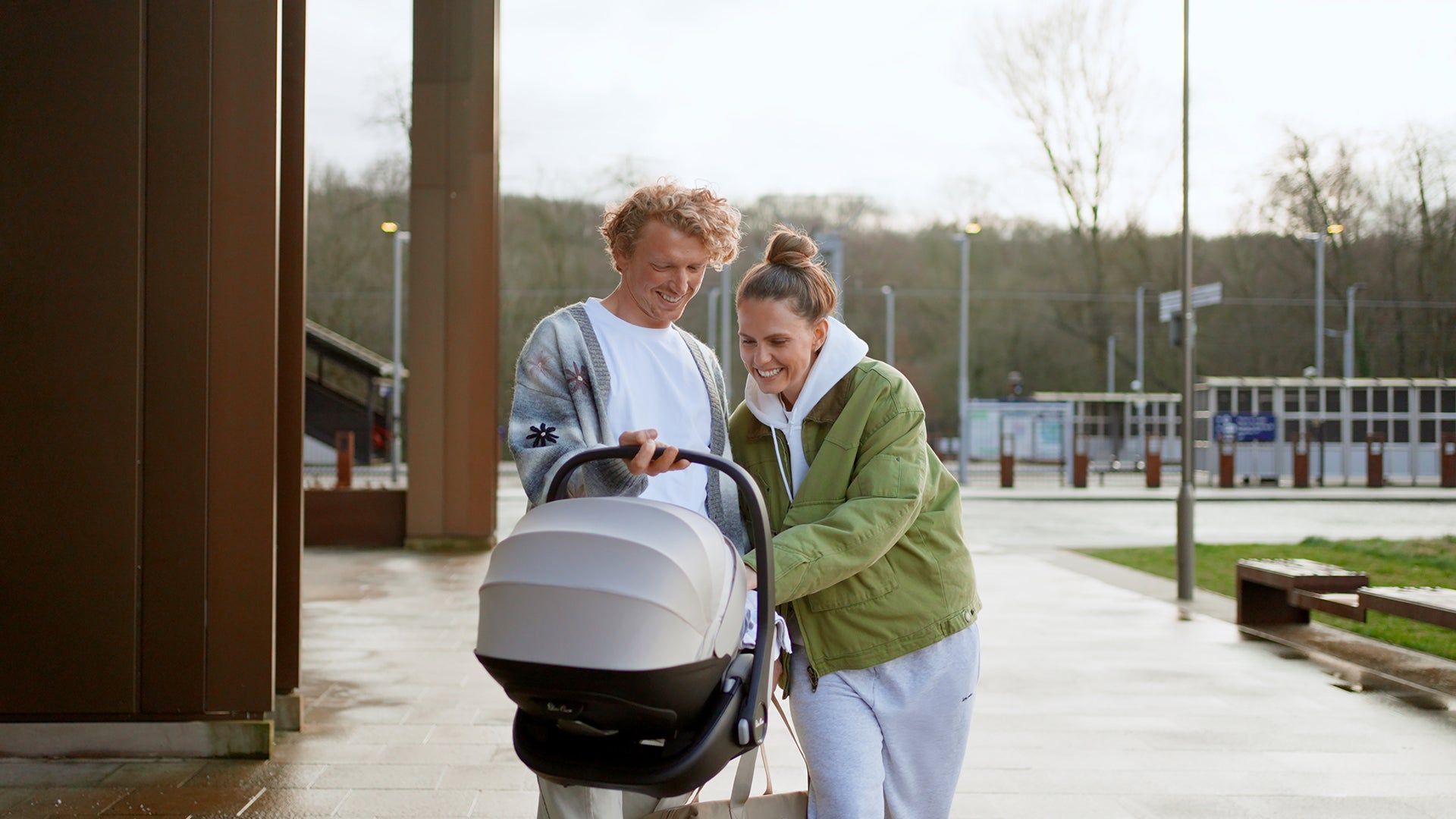 Approach Plus 360 Iconic Black & Base | Silver Cross UK