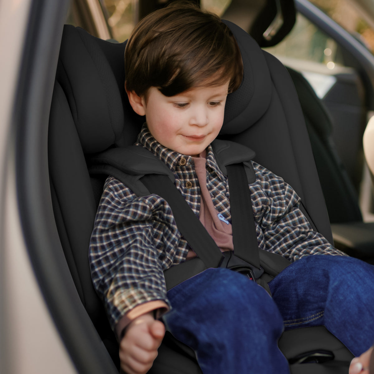 Motion 3 All Size 360 Extended Rear Facing Car Seat Iconic Black