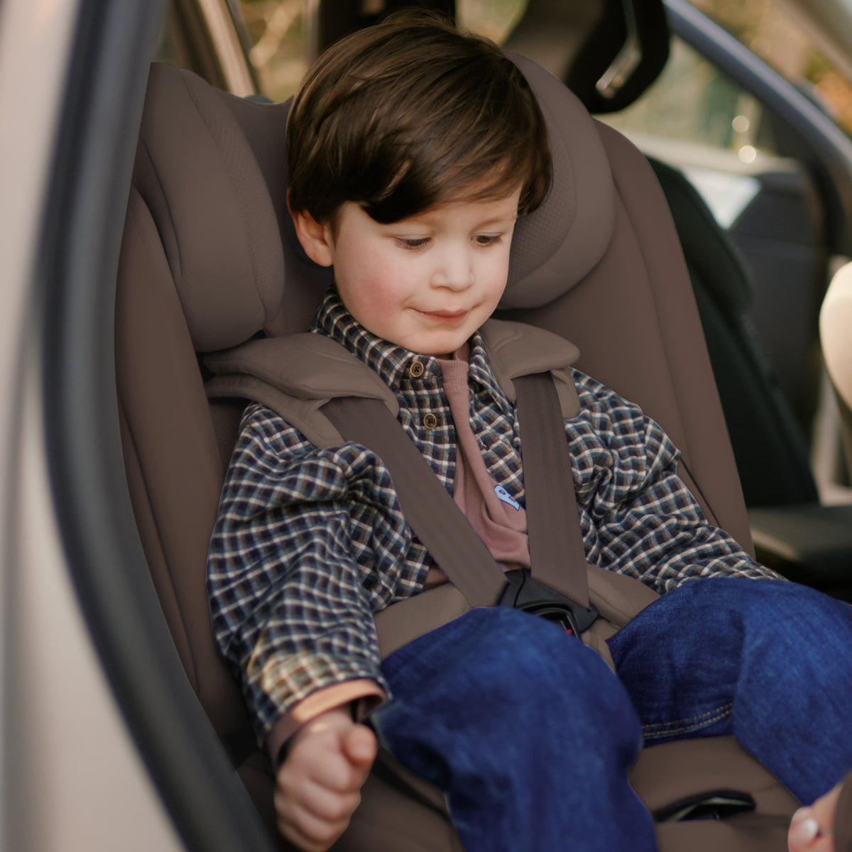 Motion 3 All Size 360 Extended Rear Facing Car Seat Timeless Cocoa