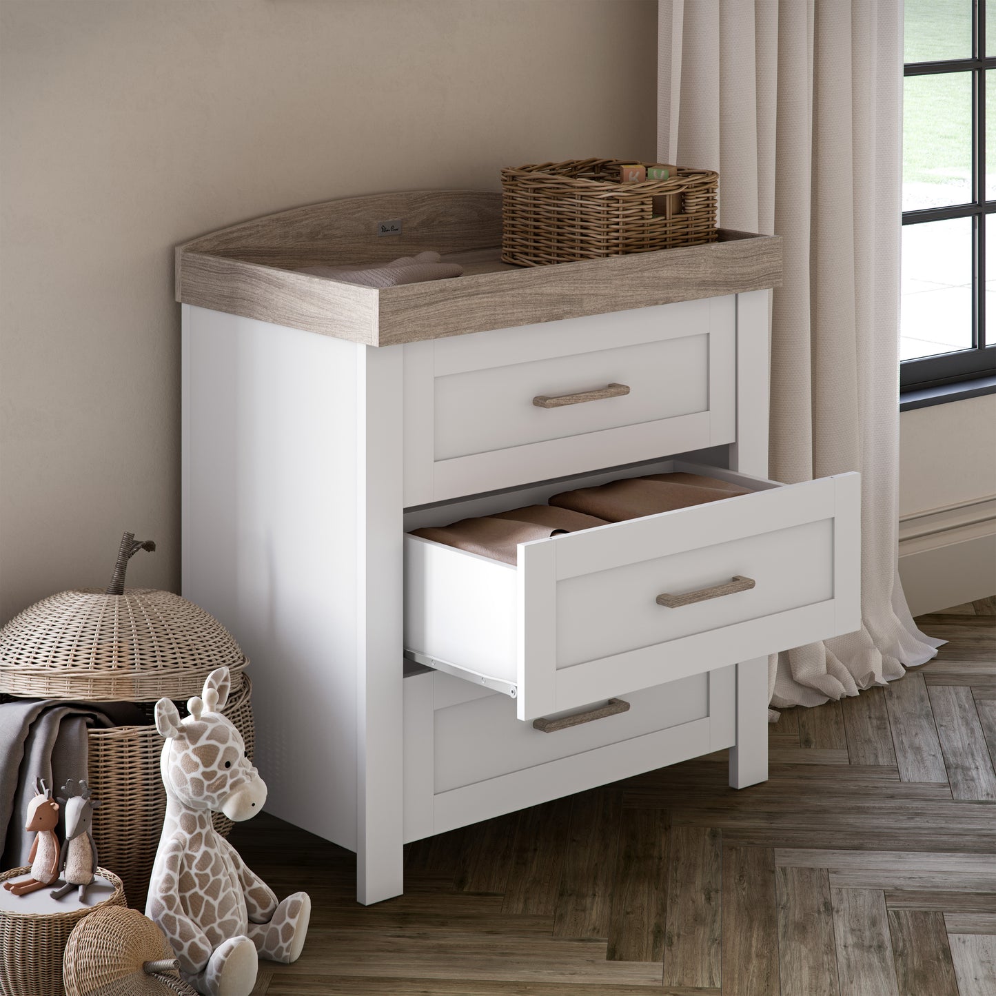 Valencia Dresser